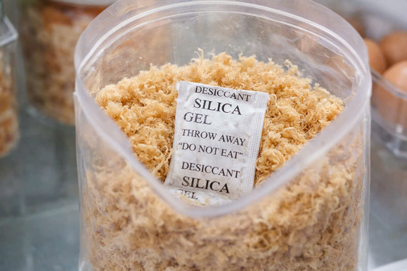 Kết hợp túi hút ẩm để bảo vệ chà bông Kết hợp túi hút ẩm để bảo vệ chà bông