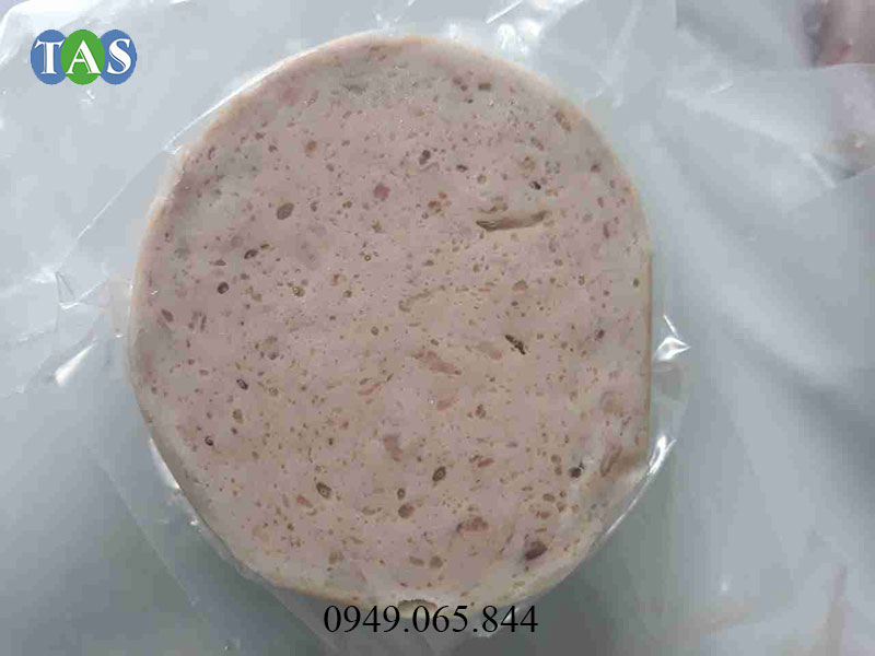 là loại chả cao cấp nên mặt chả rất mịn và hơi phớt hồng